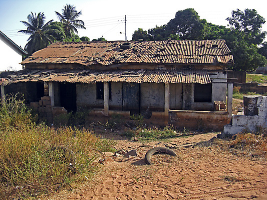 포토 JPG 해외이미지 도로 거리 주택 사람없음 가난 해외202004 해외포토 길 컨셉 교통시설 건물 파일형식 이미지허브