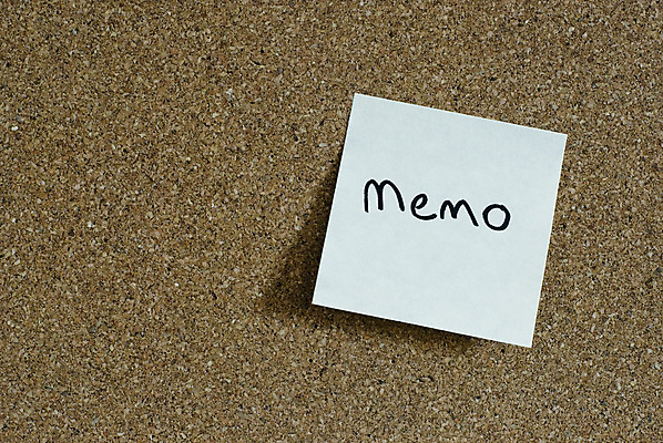 포토 JPG 해외이미지 종이 사람없음 노란색 쪽지 막대기 코르크 공지사항 어려움 코르크보드 해외202004 해외포토 컬러 알림판 파일형식 이미지허브