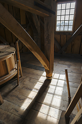 포토 JPG 해외이미지 산업 건축양식 창문 유리 바람 바닥 실내 사람없음 내부 건물 목재 기계 운전 풍차 공구 역사 모서리 낟알 밀 묘사 네덜란드 밀가루 방앗간 땅바닥 호밀 해외202004 해외포토 자연요소 나무 건축물 건축 유럽 재료 모션 재질 날씨 곡류 도구 가루 파일형식 이미지허브