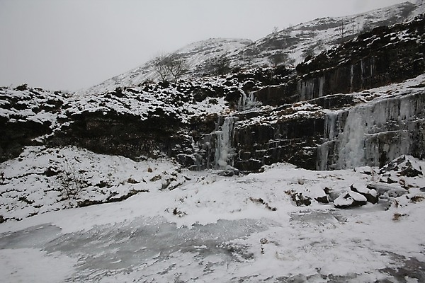 포토 JPG 해외이미지 계절 크리스마스 겨울 자연 웨일즈 사람없음 야외 냉동 얼음 폭포 추위 흰색 해외202004 해외포토 자연요소 기념일 컬러 영국 생태계 파일형식 이미지허브