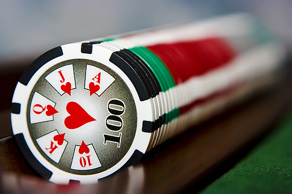 포토 JPG 해외이미지 탁자 사람없음 쌓기 잡기 행운 야간 위험 사인 클럽 흥분 기회 다이아몬드 포커 곤봉 라스베가스 접기 텍사스 해외202004 해외포토 자연요소 감정 스포츠용품 가구 컨셉 모션 미국 게임 트럼프 보석 파일형식 이미지허브