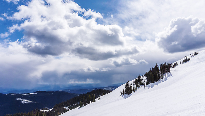 포토 JPG 해외이미지 나무 구름 스포츠 여행 겨울 자연 하늘 휴가 스키 휴식 산 파노라마 풍경 경사 사람없음 야외 파란색 태양 평화 계곡 냉동 얼음 추위 흰색 소나무 가루 고도 언덕 휴양지 선로 절정 눈내림 해외202004 해외포토 자연요소 식물 계절 컬러 컨셉 겨울스포츠 눈_날씨 촬영기법 장소 생태계 파일형식 이미지허브