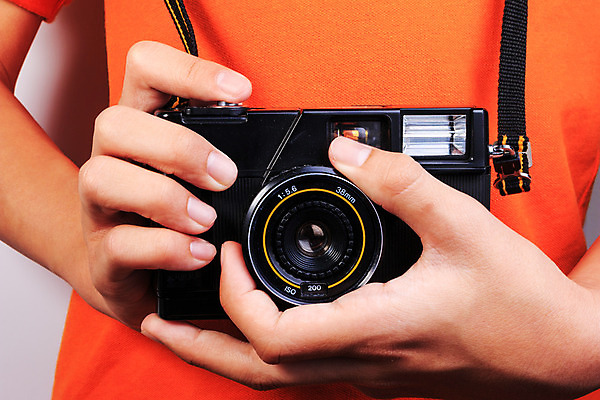 포토 JPG 해외이미지 백인 라이프스타일 얼굴 어린이 백그라운드 셔츠 신체 오렌지 부분 사람 소년 사람없음 카메라 장비 금지 수확 흰색 잡기 클래식 사진사 필름 복고 슛 쇼 비전 고립 옛날 인기 해외202004 해외포토 서양인 남자 컬러 컨셉 상의 농업 과일 모션 생활 신체부위 전자제품 작가 파일형식 이미지허브