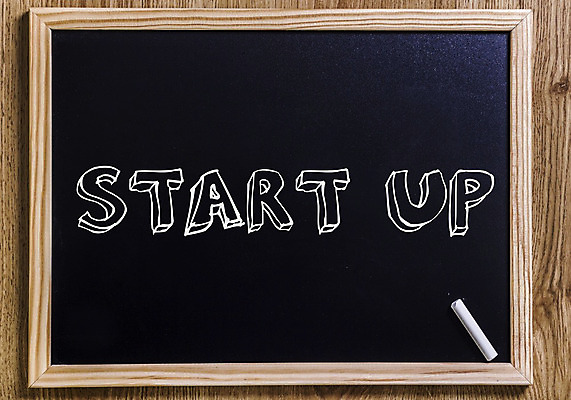 포토 JPG 해외이미지 교육 컨셉 회사 비즈니스 텍스트 사람없음 목재 가로 단어 검은색 칠판 흰색 메시지 계획 편지 시작 그림 분필 창업 초크아트 승진 마케팅 조언 필기체 해외202004 해외포토 나무 문자 컬러 재료 초크 자영업 파일형식 이미지허브