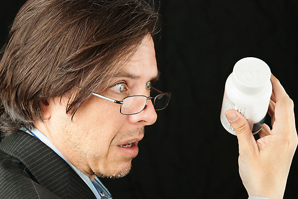 포토 JPG 해외이미지 직업 라이프스타일 손 남자 감정 안경 얼굴 비즈니스 스트레스 피곤 한명 사람 정장 독서 알약 라벨 슬픔 표현 비즈니스맨 좌절 고민 시력 두통 비전 목 긴장 편두통 노화 해외202004 해외포토 1 잡화 옷 컨셉 프레임 생활 신체부위 약 고통 직장인 질병 파일형식 이미지허브