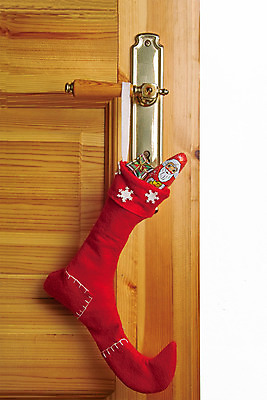 포토 JPG 해외이미지 전통 별 크리스마스 양말 사람없음 목재 빨간색 문 낟알 해외202004 해외포토 자연요소 나무 기념일 컬러 재료 파일형식 이미지허브