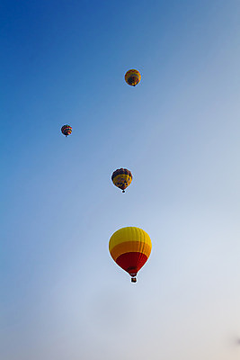 포토 JPG 해외이미지 주간 하늘 풍경 사람없음 야외 열기구 비행 해외202004 해외포토 자연요소 항공교통 파일형식 이미지허브