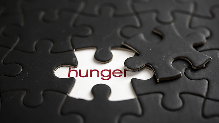 포토 JPG 해외이미지 손 유럽 아시아 어린이 음식 백그라운드 컨셉 돈 아프리카 사람 사람없음 금지 흰색 먹이 가난 기아 배고픔 주기 옛날 헬프 해외202004 해외포토 나라 컬러 모션 신체부위 도움 재산 사회이슈 파일형식 이미지허브