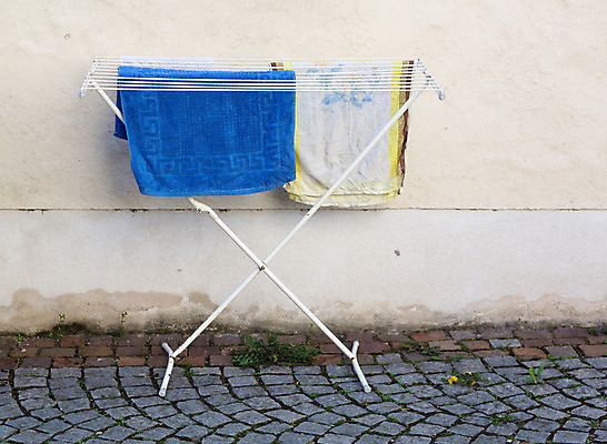 포토 JPG 해외이미지 전통 옷 선 벽 바람 거리 주택 건조 매달리기 사람없음 야외 건물 여름 수건 흰색 신선 코드 씻기 빨래 빨랫줄 가난 가득함 부식 신발장 옛날 해외202004 해외포토 자연요소 건축물 계절 줄 컬러 컨셉 가사 모션 날씨 위생용품 청결 파일형식 이미지허브