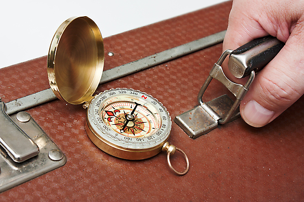 포토 JPG 해외이미지 여행 가방 교통시설 휴가 항해 사람없음 갈색 여행객 여행가방 수확 골동품 짐 나침반 가죽 고민 부식 복고 방문 짐싸기 고립 수하물 옛날 중고 해외202004 해외포토 잡화 감정 컬러 교통 농업 배_교통 사람 시설 파일형식 이미지허브