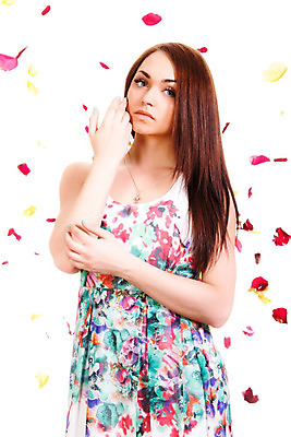 포토 JPG 해외이미지 백인 모델 드레스 여자 꽃잎 꽃 행복 백그라운드 꽃무늬 응원 한명 미소 10대 빨간색 초록색 빛 장미 갈색 노란색 유행 스파 봄 기쁨 꿈 흰색 떨어짐 자르기 아로마 공상 고립 스타일 많음 해외202004 해외포토 서양인 식물 1 옷 계절 감정 컬러 컨셉 무늬 모션 청소년 표정 사람 파일형식 이미지허브