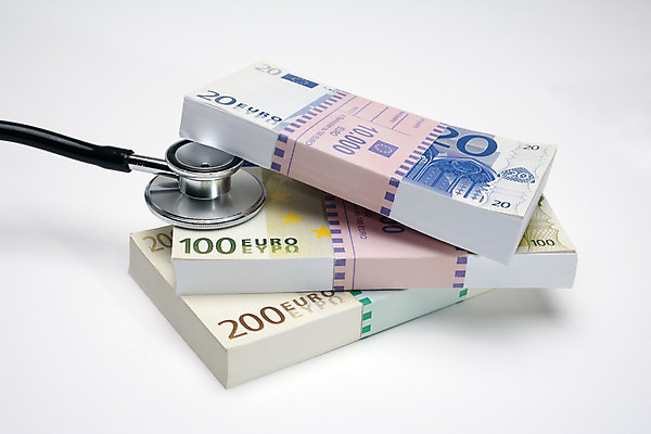 포토 JPG 해외이미지 스튜디오촬영 직업 남자 종이 지폐 돈 청진기 독일 병원 사람 사람없음 금융 약 건강관리 장비 저축 의사 유로 흰색 재산 질병 흰배경 작업도구 고립 스테인레스 수수료 해외202004 해외포토 유럽 컬러 백그라운드 의학 의료기기 실내 건강 관리 경제 의료진 도구 요금 파일형식 이미지허브