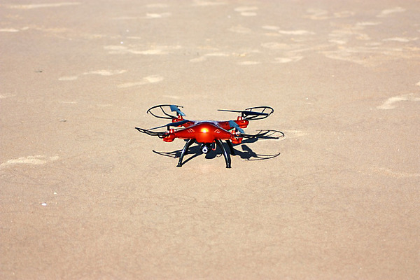 포토 JPG 해외이미지 바다 백그라운드 모션 하늘 안테나 사람없음 파란색 카메라 사진촬영 장비 관찰 헬리콥터 로봇 항공 프로펠러 감시 멀리 혁명 드론 스파이 제어 해외202004 해외포토 컬러 컨셉 통신 비행기 전자제품 촬영 파일형식 이미지허브