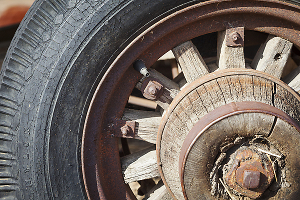 포토 JPG 해외이미지 도로 패턴 교통시설 자동차 표면 추상 사람없음 금속 검은색 장비 운전 수확 골동품 바퀴 거친 역사 가장자리 폐기물 부식 질감 타이어 먼지 밟기 짐차 무거움 고무 썩음 옛날 자동 중고 차고 해외202004 해외포토 길 육상교통 컬러 교통 무늬 농업 모션 재질 둘레 무게 쓰레기 시설 파일형식 이미지허브