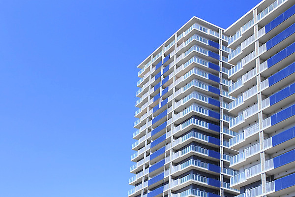 포토 JPG 해외이미지 라이프스타일 건축양식 하늘 새로움 아파트 사람없음 건물 파란색 봄 도시 고급 큼 시티라이프 해외202004 해외포토 건축물 계절 건축 컬러 컨셉 주택 생활 크기 파일형식 이미지허브