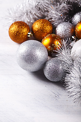 포토 JPG 해외이미지 크리스마스장식 크리스마스 실내 사람없음 장식볼 오브젝트 오너먼트 나무배경 해외202004 해외포토 기념일 백그라운드 내부 장식 파일형식 이미지허브