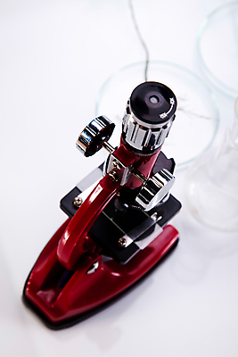 포토 JPG 해외이미지 실내 현미경 실험 사람없음 화학 실험실 플라스크 흰배경 화학실험 샬레 해외202004 해외포토 과학 백그라운드 실험기구 내부 흰색 파일형식 이미지허브