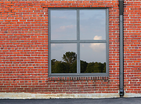 포토 JPG 해외이미지 구름 벽 백그라운드 건축양식 창문 자연 하늘 표면 벽돌 풍경 사람없음 야외 파란색 질감 해외202004 해외포토 자연요소 건축 컬러 생태계 파일형식 이미지허브