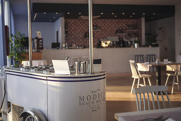 포토 JPG 해외이미지 전통 접시 디자인 꽃 유럽 음식 바다 섬 여행 가구 백그라운드 의자 건축양식 탁자 거리 파스타 요리 사람없음 야외 내부 건물 여름 파란색 식당 식사 저녁식사 이탈리아 카페 흰색 신선 바 맛 지중해 그리스 휴양지 그리스인 점심식사 옛날 해외202004 해외포토 서양인 식물 식기 건축물 계절 건축 나라 컬러 생활용품 컨셉 서양음식 상점 장소 파일형식 이미지허브