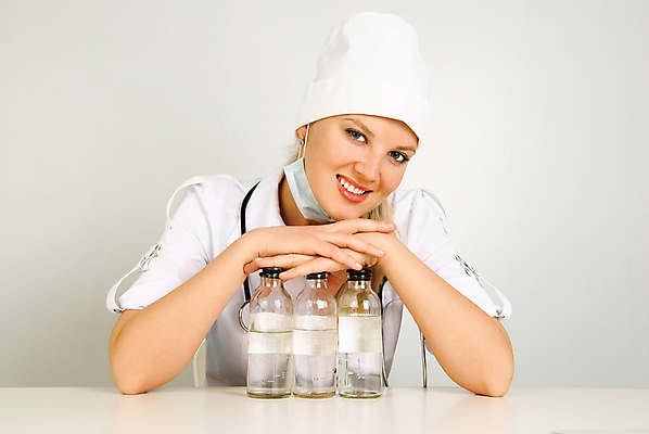 포토 JPG 해외이미지 백인 직업 여자 행복 유니폼 청진기 탁자 실내 건강 병원 한명 앉기 내부 사무실 약 간호사 의사 흰색 업무 자신감 액체 치아 직원 서비스 돌봄 심장병 의료성형뷰티 해외202004 해외포토 서양인 1 옷 감정 컬러 가구 비즈니스 의학 의료기기 모션 사람 의료진 작업 소화기관 질병 파일형식 이미지허브