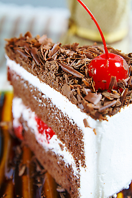 포토 JPG 해외이미지 1 음식 과일 디저트 사람없음 옆모습 가로 케이크 초콜릿 얼음 어둠 대접 신선 고명 체리 닫기 달콤 반투명 카피스페이스 프로스팅 해외202004 해외포토 자연요소 뷰포인트 모션 공백 맛 제빵 파일형식 이미지허브