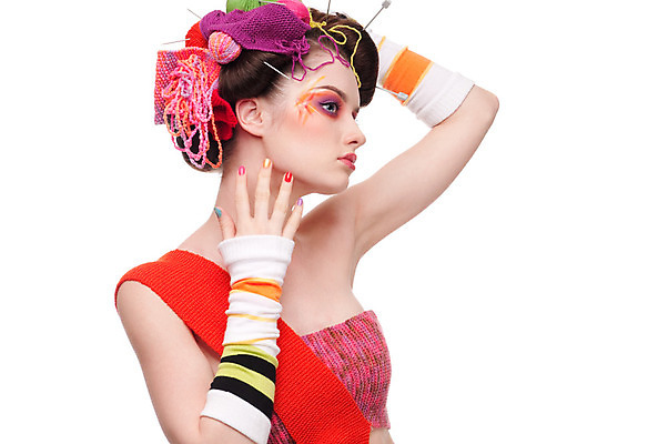 포토 JPG 해외이미지 백인 헤어스타일 여자 감정 무기 얼굴 오렌지 공 관리 창조 미술 한명 성인 빨간색 초록색 컬러풀 머리 유행 보라색 화장품 흰색 화려 그리기 뜨개질 닫기 정상 손톱 묶기 피부 만들기 섬유 실뭉치 양모 고립 해외202004 해외포토 서양인 1 손 컬러 컨셉 과일 모션 문화예술 사람 취미 신체부위 뷰티 직물 파일형식 이미지허브