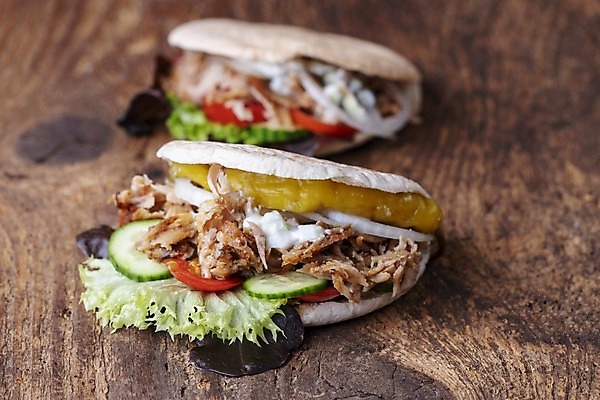 포토 JPG 해외이미지 전통 음식 빵 백그라운드 2 토마토 채소 거리 패스트푸드 샌드위치 육류 사람없음 목재 식사 저녁식사 치킨 샐러드 소고기 흰색 그릴 상추 바비큐 굽기 속도 점심식사 고립 케밥 피타 해외202004 튀르키예 해외포토 나무 아시아 컬러 식재료 재료 주방용품 인스턴트 구이 닭고기요리 파일형식 이미지허브