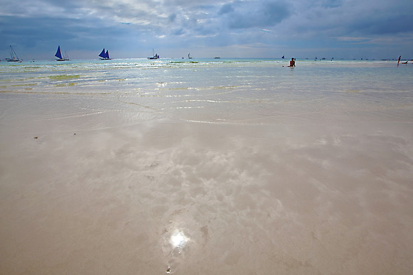 포토 JPG 해외이미지 나무 모래 파도 바다 섬 여행 잎 자연 하늘 휴가 손바닥 풍경 해변 사람없음 야외 물 여름 파란색 태양 맑음 침묵 흰색 만 장면 보라카이 완벽 이국적 터키석 파라다이스 수평선 해외202004 해외포토 자연요소 식물 손 계절 컬러 컨셉 날씨 필리핀 소리 보석 생태계 파일형식 이미지허브