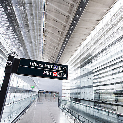 포토 JPG 해외이미지 디자인 비즈니스 건축양식 창문 모션 유리 바닥 실내 사람없음 내부 건물 금융 파란색 빛 사무실 반사 라벨 계단 기차 도시 투명 시장 콘센트 역 공항 전시회 묘사 상업 일반 대칭 철강 해외202004 해외포토 건축물 건축 육상교통 컬러 교통시설 재질 대중교통 프레임 경제 전시 파일형식 이미지허브