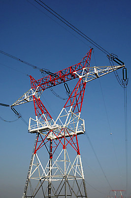 포토 JPG 해외이미지 산업 선 하늘 사람없음 야외 파란색 금속 힘 에너지 기둥 위험 철사 철탑 전압 해외202004 해외포토 건축 컬러 컨셉 재질 탑 파일형식 이미지허브