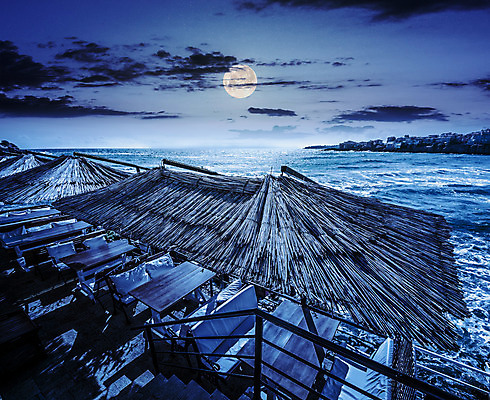 포토 JPG 해외이미지 바다 하늘 풍경 사람없음 야외 파란색 보름달 달 야간 오두막 그늘막 해외202004 해외포토 자연요소 컬러 그늘 파일형식 이미지허브