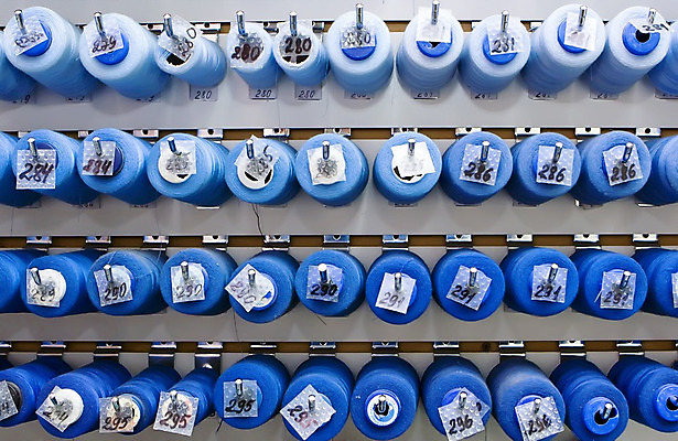 포토 JPG 해외이미지 줄 실내 사람없음 실 가득함 해외202004 해외포토 내부 파일형식 이미지허브