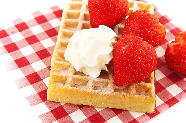 포토 JPG 해외이미지 백그라운드 과일 딸기 건강 사람없음 쿠키 흰색 신선 크림 확인 냅킨 체크무늬 벨기에 와플 고립 해외202004 해외포토 컬러 무늬 디저트 서유럽 파일형식 이미지허브