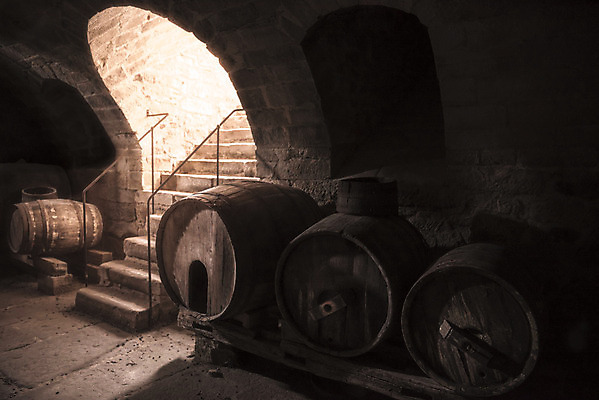 포토 JPG 해외이미지 디자인 벽 백그라운드 컨셉 건축양식 아이디어 프레임 흑백 그림자 사람없음 목재 빛 계단 와인 어둠 희망 수확 바위 시골 중세 역사 신비 탈출 버리기 복고 지하 구식 옛날 지하실 카피스페이스 해외202004 해외포토 나무 건축 감정 농업 재료 모션 주류 촬영기법 공백 돌_바위 파일형식 이미지허브