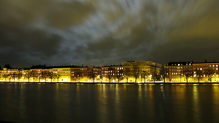 포토 JPG 해외이미지 외관 도로 호수 여행 건축양식 하늘 지붕 거리 주택 파노라마 덴마크 사람없음 건물 물 빛 도시풍경 여행객 달 도시 도심 야간 장면 지역 스카이라인 스칸디나비아 코펜하겐 해외202004 해외포토 자연요소 건축물 건축 길 교통시설 촬영기법 북유럽 사람 풍경 파일형식 이미지허브