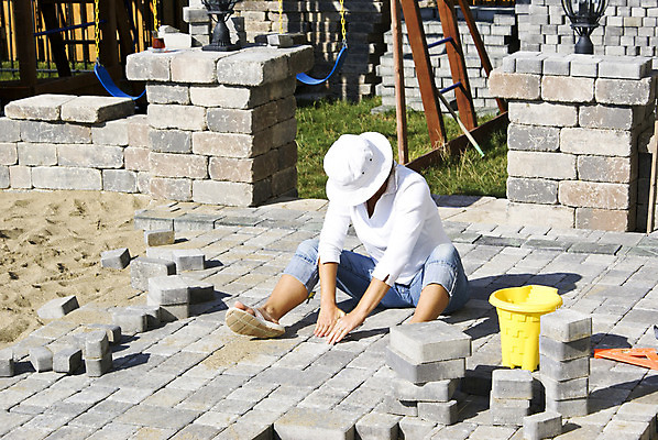 포토 JPG 해외이미지 직업 디자인 선 줄 모래 벽 벽돌 노동자 기술 한명 풍경 야외 눕기 블록 회색 바위 도구 업무 막대기 수리 땅 모종삽 윤곽 말뚝 계약자 골절 석공 설치 솜씨 프로젝트 해외202004 해외포토 1 컬러 의학 모션 사람 돌_바위 작업 삽 계약 파일형식 이미지허브