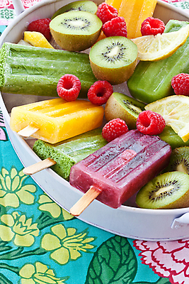 포토 JPG 해외이미지 아이스크림 키위 사람없음 다양 시원함 레몬 산딸기 막대아이스크림 해외202004 해외포토 다수 과일 디저트 파일형식 이미지허브