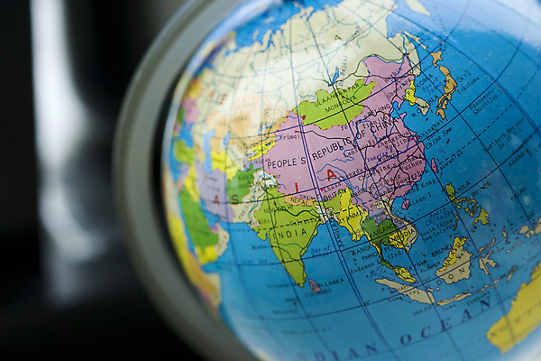 포토 JPG 해외이미지 모델 교육 유럽 아시아 지구 바다 과학 여행 백그라운드 지도 인터넷 비즈니스 공 학교 태국 동양인 풍경 사람없음 파란색 빛 세계 글로벌 지구본 우주 환경 웹 행성 작음 땅 오브젝트 대륙 눈금 북쪽 여의주 지리 해외202004 해외포토 나라 컬러 인종 크기 방향 파일형식 이미지허브