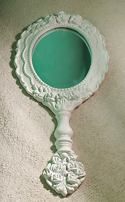 포토 JPG 해외이미지 응시 꽃 얼굴 분홍색 백그라운드 탁자 주택 사람없음 내부 빨간색 반사 유행 거울 흰색 원형 화려 고급 크림 오브젝트 스타일 해외202004 해외포토 도형 식물 시선 컬러 가구 컨셉 건물 신체부위 파일형식 이미지허브