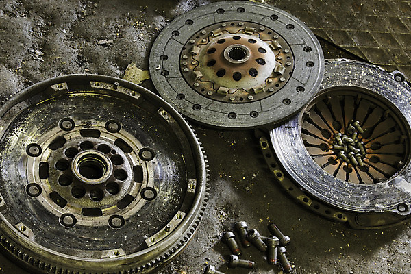 포토 JPG 해외이미지 접시 자동차 사람없음 금속 기계 봄 견과류 원형 볼트 고정 엔진 모터 유지 압력 조작 차고 해외202004 해외포토 도형 식기 계절 육상교통 재질 공구 파일형식 이미지허브