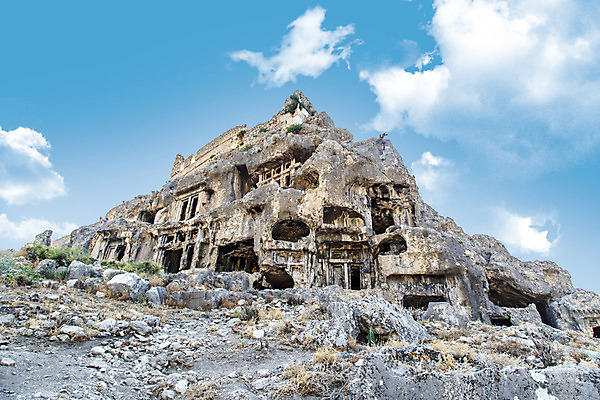 포토 JPG 해외이미지 구름 하늘 풍경 사람없음 여름 파란색 환경 봄 손상 골동품 바위 무덤 역사 버리기 묘사 칠면조 고고학 옛날 제국 해외202004 해외포토 자연요소 계절 교육 컬러 컨셉 모션 조류 돌_바위 파일형식 이미지허브