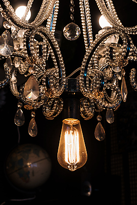 포토 JPG 해외이미지 조명 실내 사람없음 화려 고급 우아함 크리스탈 샹들리에 해외202004 해외포토 컨셉 내부 광석 파일형식 이미지허브