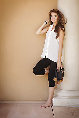 포토 JPG 해외이미지 백인 모델 라이프스타일 응시 여자 행복 2 청소년 한명 서기 미소 사람 동양인 20대 야외 10대 청춘 중국 이탈리아 화려 다민족 프랑스어 혼혈 해외202004 해외포토 서양인 문자 1 시선 감정 유럽 아시아 컨셉 모션 표정 인종 청년 생활 다문화 파일형식 이미지허브