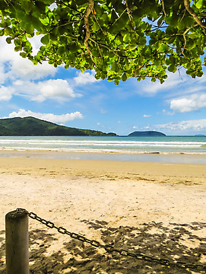 포토 JPG 해외이미지 구름 모래 바다 섬 여행 잎 자연 하늘 휴가 산 그림자 풍경 사람없음 야외 초록색 물 여름 파란색 흰색 만 언덕 파라다이스 해외202004 해외포토 자연요소 식물 계절 컬러 생태계 파일형식 이미지허브