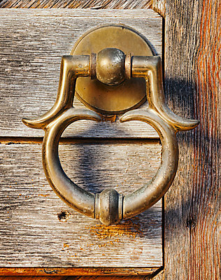 포토 JPG 해외이미지 디자인 외관 백그라운드 건축양식 주택 손잡이 사람없음 야외 목재 장식 문 금속 수확 골동품 화려 역사 클래식 우아함 철 그리스 묘사 질감 문고리 청동 놋쇠 옛날 스타일 해외202004 해외포토 나무 건축 유럽 컨셉 농업 재료 재질 건물 파일형식 이미지허브