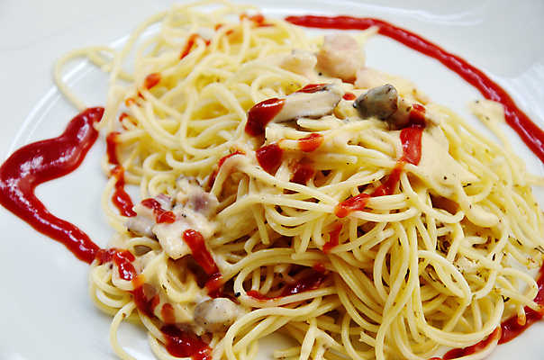 포토 JPG 해외이미지 접시 음식 스파게티 사람없음 빨간색 노란색 식당 식사 저녁식사 이탈리아 이탈리아음식 만족 부드러움 토마토소스 점심식사 스타일 해외202004 해외포토 식기 감정 유럽 컬러 파스타 서양음식 상점 감각 소스_음식 파일형식 이미지허브