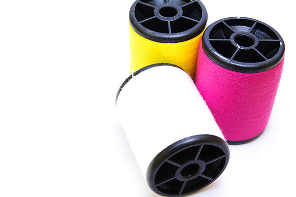 포토 JPG 해외이미지 분홍색 컨셉 아이디어 사람없음 빨간색 파란색 공백 직물 면 황금 실 바느질 자르기 실타래 카피스페이스 해외202004 해외포토 컬러 모션 파일형식 이미지허브