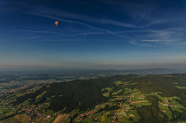 포토 JPG 해외이미지 주간 하늘 풍경 사람없음 야외 열기구 비행 전경 해외202004 해외포토 자연요소 항공교통 파일형식 탑뷰 이미지허브