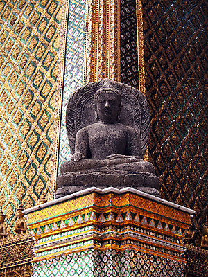 포토 JPG 해외이미지 구름 전통 외관 아시아 종교 문화 여행 불교 건축양식 태국 사람없음 초록색 여름 파란색 활발 궁전 사찰 영혼 역사 황금 고급 방콕 과거 동쪽 사리탑 웅장함 해외202004 해외포토 자연요소 계절 건축 나라 컬러 컨셉 고건축 종교건축 탑 방향 파일형식 이미지허브