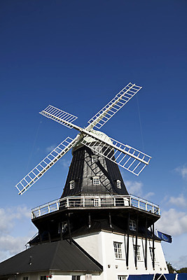 포토 JPG 해외이미지 구름 하늘 바람 주택 사람없음 여름 파란색 여행객 힘 풍차 에너지 흰색 업무 작업 네덜란드 방앗간 해외202004 해외포토 자연요소 계절 유럽 컬러 날씨 사람 건물 파일형식 이미지허브